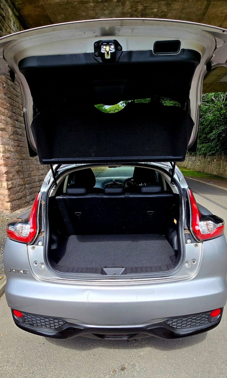 NISSAN JUKE 1.6 BOSE PERSONAL ED. Hatchback